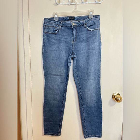 R Jeans size 32 petite, in great condition . - Picture 2 of 5